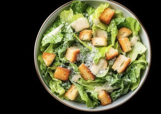 Ensalada César Con Pollo Crujiente