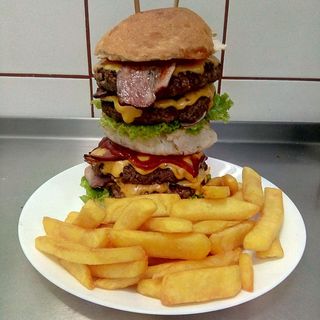 Burger Conan 800g i mini frytki 