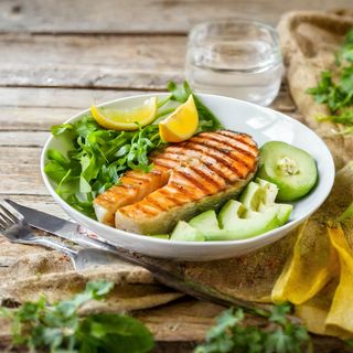 Стейк из семги на решетке