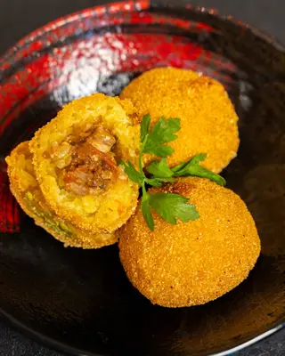 Arancini con spada, melanzane e menta
