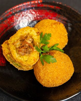 Arancini con spada, melanzane e menta