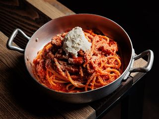 Amatriciana e ricotta di bufala