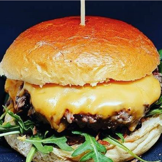 Hambúrguer com Queijo