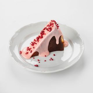 испанский классический чизкейк с клубничным соусом