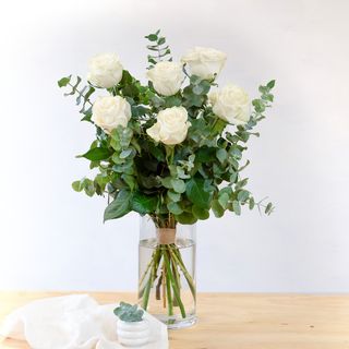 6 Rosas Blancas - Elegancia en blanco