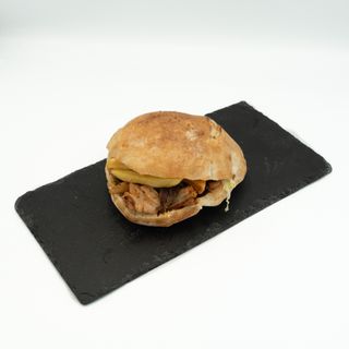 Kebab z kurczaka w bułce