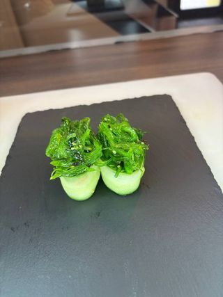 Goma Wakame gunkan