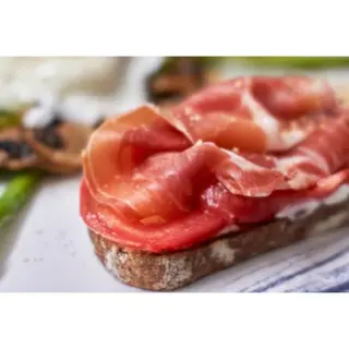 Tosta De Jamón Serrano Con Tomate