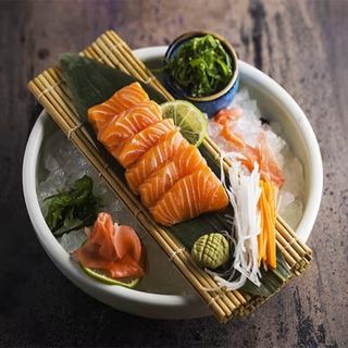 Sashimi de salmón 90gr (6 cortes)