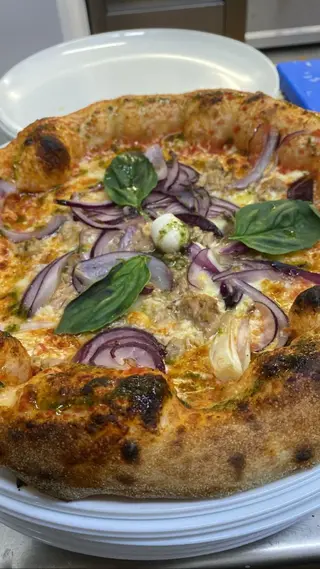 Pizza Atún Y Cebolla