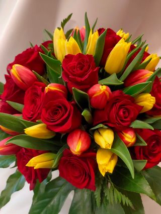 Bouquet di Rose con Tulipani 