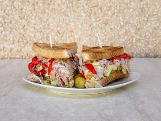 Sandwich atún con pimientos