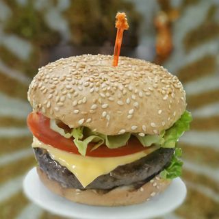 Deluxe Cheeseburger B.Angus