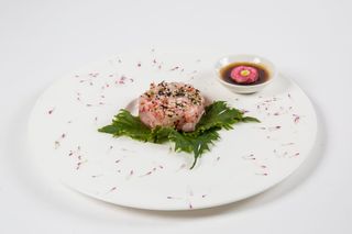 Tartare amaebi tartare di gamberi rossi Sicilia in salsa yuzu