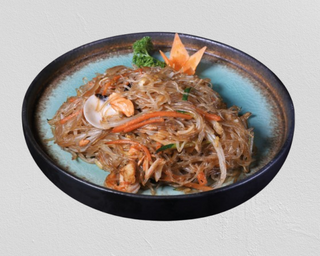 Spaghetti di soia saltati con frutti di mare