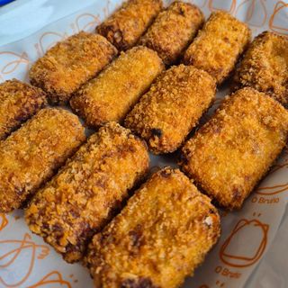 Croqueton cremoso de pollo al curry