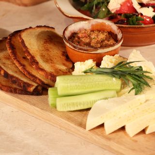 მჭადი და ყველი