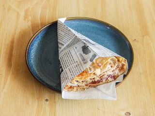 Crepe De Cheesecake Y Cereza