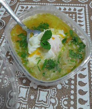 Canja de Bacalhau com Ovo Escalfado