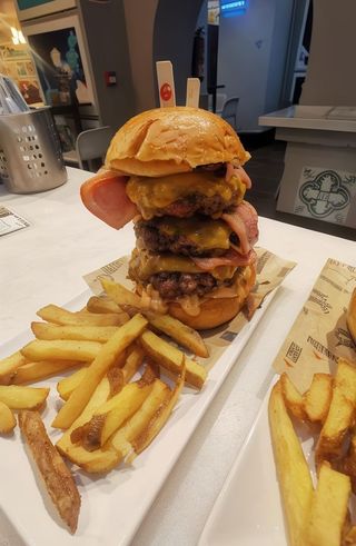 La Invencible Burger