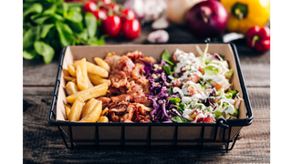 Danie z frytkami "Curry Kura"