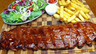 Pełne żebro w sosie ostrym BBQ - Kiligram jedzenia!