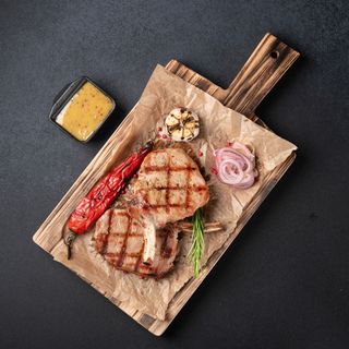 Корейка свинна на кістці (200г)