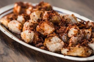 Oval sa Albanskom salatom 2.2 Kg