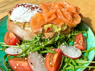 Авокадо тост з червоною рибою (380g)