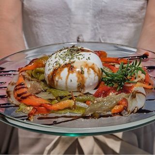 Amanida de burra amb llit d'escalivada