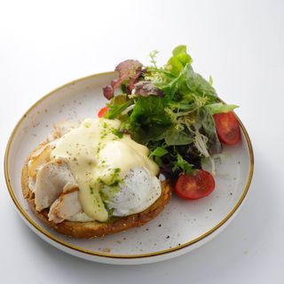 Бенедикт с куриным филе