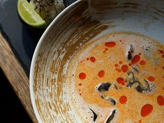 Том ям з морепродуктами