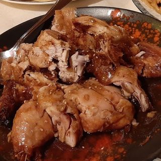 Pollo asado con salsa cantonesa