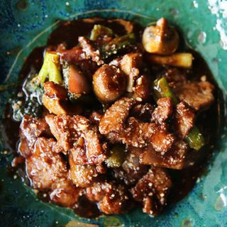 Láminas de Picaña en salsa de ostras con almendras