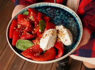 Маринований перець з ніжним сиром лабне (250/50гр)