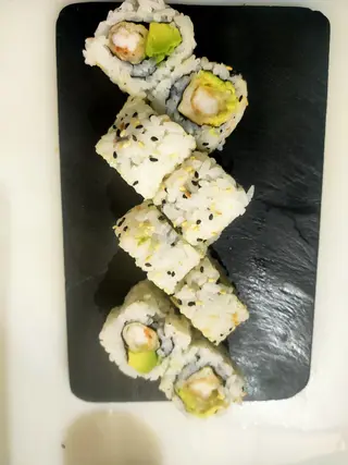 Tempura Roll Langostino y aguacate (8 Uds.)