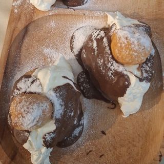 Papanași cu brânză și finetti