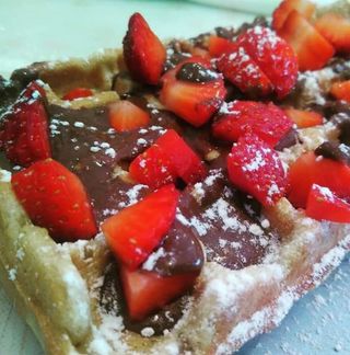 Waffle Chocolate e Morangos