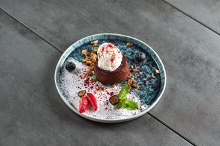 Десерт Шоколадний фондан з базиліковим ганащем (180г)