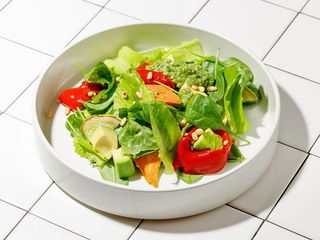 Salata de legume cu pesto