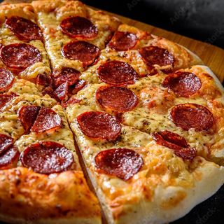 Pizza de Pepperoni de 33 Centímetros