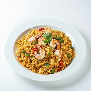 31 Fideos De Arroz Frito + Curry Y Cangrejo