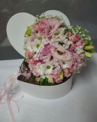 Flores em Caixa Coração ou Outro Formato - M