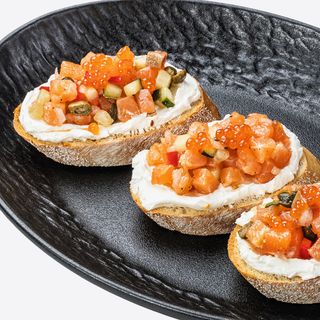 Бутерброди з червоною рибкою