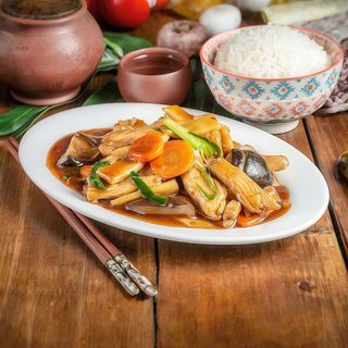 75.Cerdo con bambú y seta china.