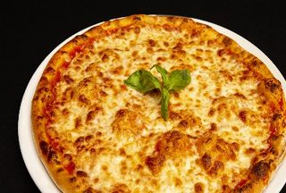 Pizza Margherita 32