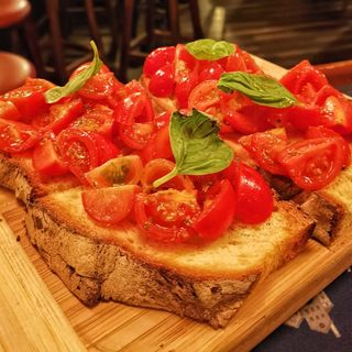 1. Pomodorini, origano, sale e olio extravergine di oliva