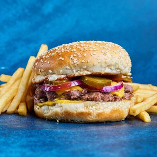 Cheeseburger Double + pomfrit