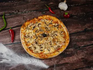 Pizza Funghi + Coca-Cola