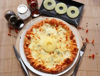 Pizza desert cu ananas si banane medie Ø 32 cm